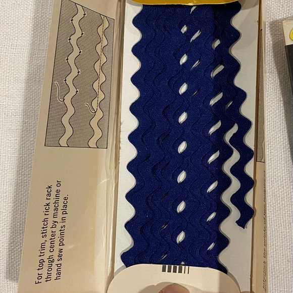 Vintage- rick rack tape - 5 packages - sewing / quilting notions / sewing supply - Picture 4 of 4